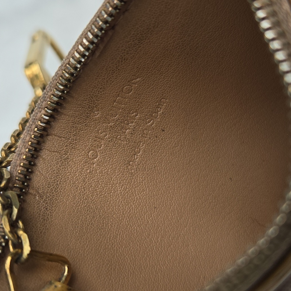 Louis Vuitton Vernis Key Ring Pouch Gold - Picture 8 of 17